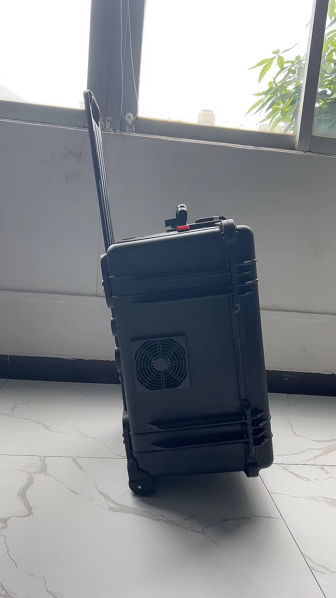 新龙手拉箱型移动通信干扰器